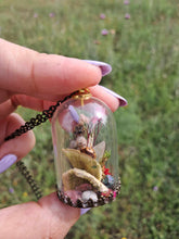 Cargar imagen en el visor de la galería, Real ladybug and bee terrarium necklace
