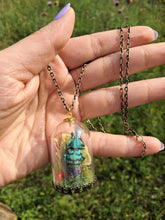 Cargar imagen en el visor de la galería, Real blue weevil terrarium statement necklace
