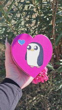 Laden und Abspielen von Videos im Galerie-Viewer, Hand painted penguin heart shaped trinket box
