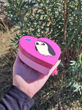 Lade das Bild in den Galerie-Viewer, Hand painted penguin heart shaped trinket box
