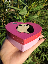 Lade das Bild in den Galerie-Viewer, Hand painted penguin heart shaped trinket box
