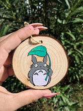 Cargar imagen en el visor de la galería, Hand painted wooden slice ornaments
