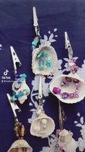 Cargar y reproducir el video en el visor de la galería, Real Sea Shell Beaded bracelet helper Beach accessories ocean sea nautical gift bracelet helper
