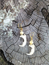 Lade das Bild in den Galerie-Viewer, Real Jaw Bone Earrings Carved Bone Beads Mink Skull Mandible Teeth Dangle Drop Gold Earrings Earthy Nature Inspired Wiccan Jewelry
